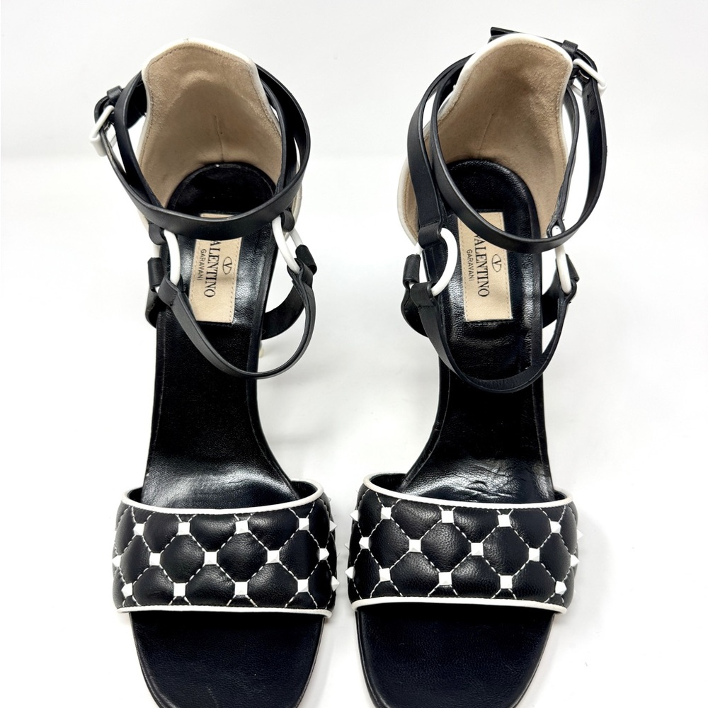 Valentino Garavani Quilted Rockstud Ankle Strap Sandals in black and white - Picture 7 of 15